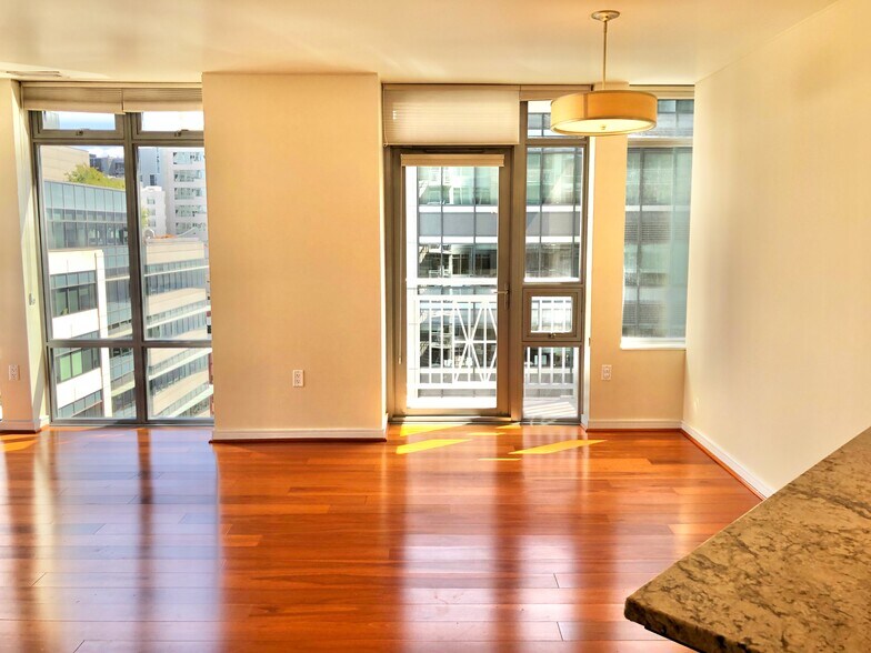 Dining Area Views & Balcony - 819 Virginia St