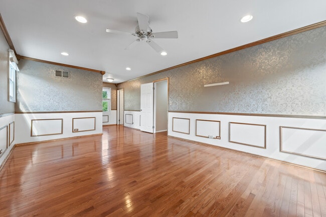 Building Photo - 2158 Countryside Cir
