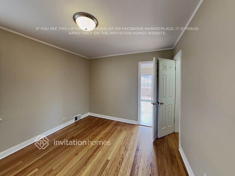 Building Photo - 2332 Leyden Ave