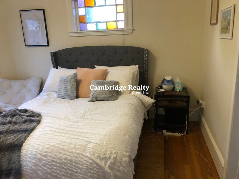 Building Photo - 229 Harvard St