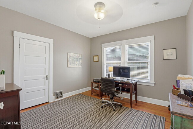 Building Photo - 3703 Cambridge Ave