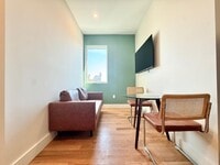 Building Photo - Nice room in a good neighborhood