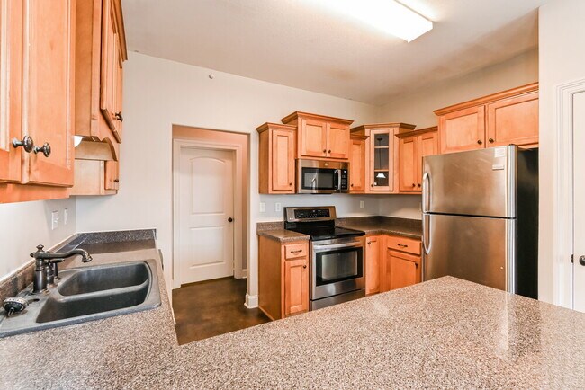 Building Photo - 1302 Heritage Dr S