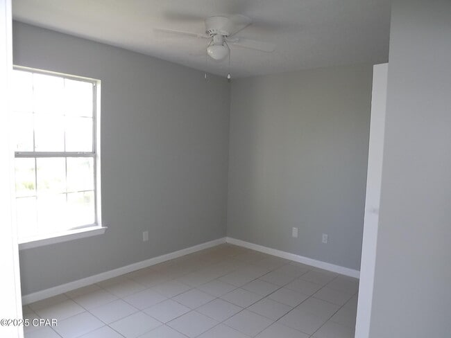 Building Photo - 2712 Oak Hammock Dr