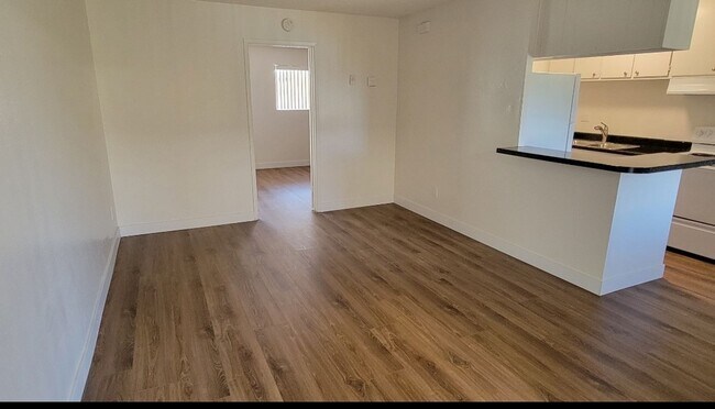 Building Photo - 7434 Mesa College Dr