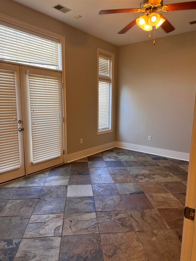 Building Photo - 620 Tennessee St