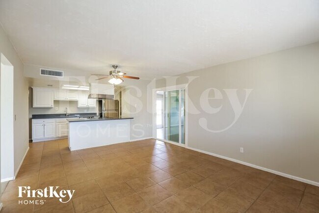 Building Photo - 402 E Dunbar Dr