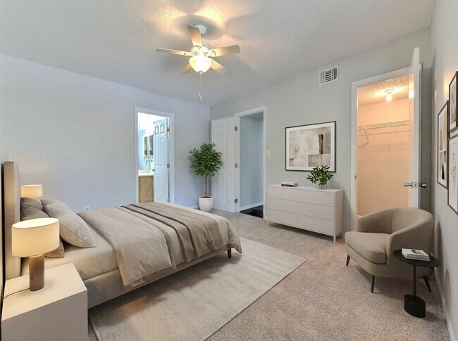 Building Photo - Nice and spacious condo on the 3rd with washer and dryer, near USF and I-75