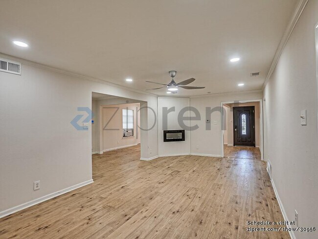 Building Photo - 8826 Bruton Rd