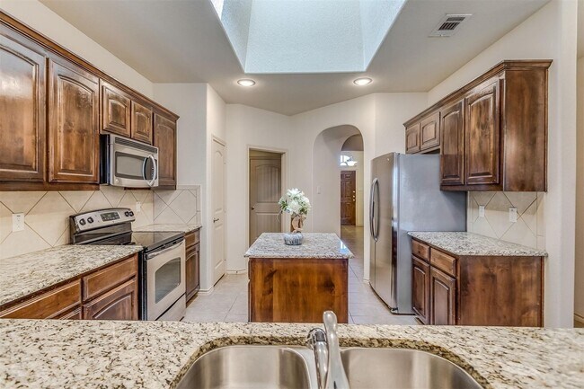 Building Photo - Great 3 Bdrm 2 Bath Home w Study in Argyle Tx