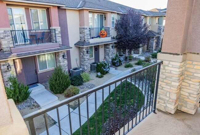 Building Photo - Great Townhome For Rent!