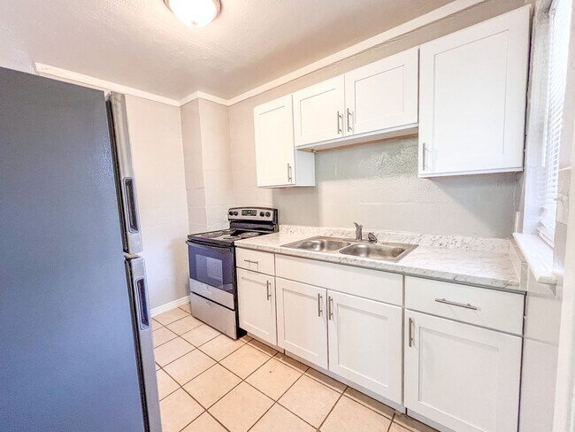 Building Photo - Nylic 14