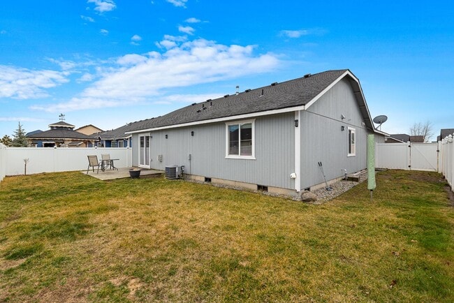 Building Photo - 12530 W 2nd Ave