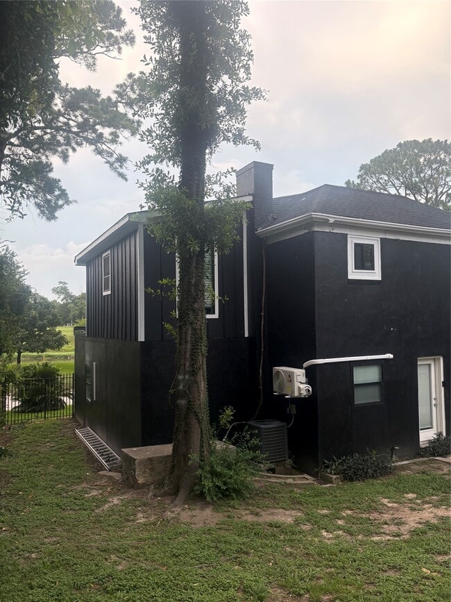 Building Photo - 1820 N MacGregor Way