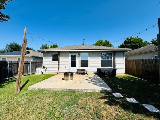 Building Photo - 8420 Twiggy Ln