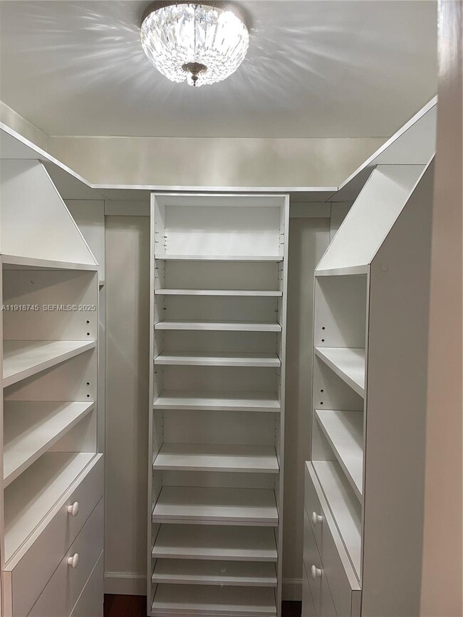 Building Photo - 625 Biltmore Way