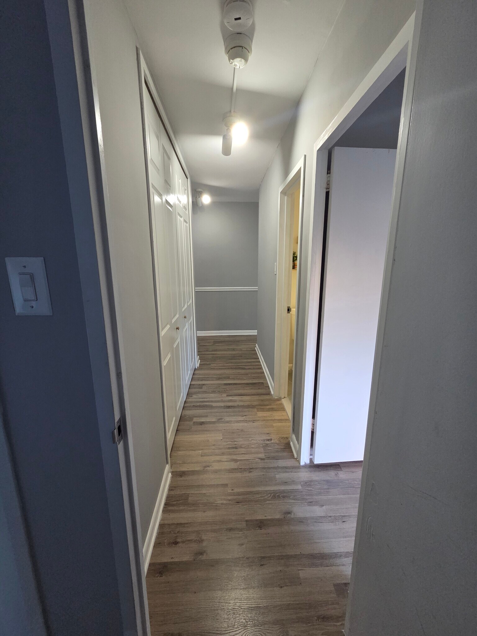 Hallway - 4000 Tunlaw Rd NW