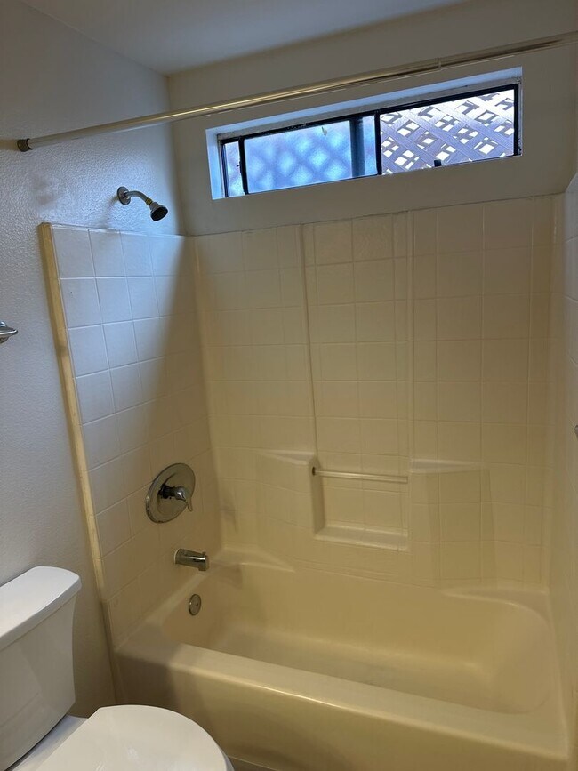 Building Photo - 408-14 Delaware St