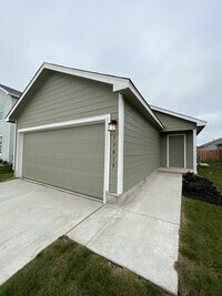 Building Photo - 13819 Llama Pl