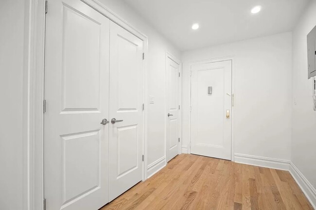 Building Photo - 97-25 64th Ave