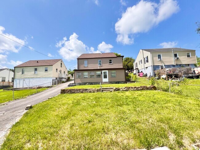 Building Photo - 107 N Robbins Ct