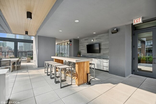 Building Photo - 366 W Superior St