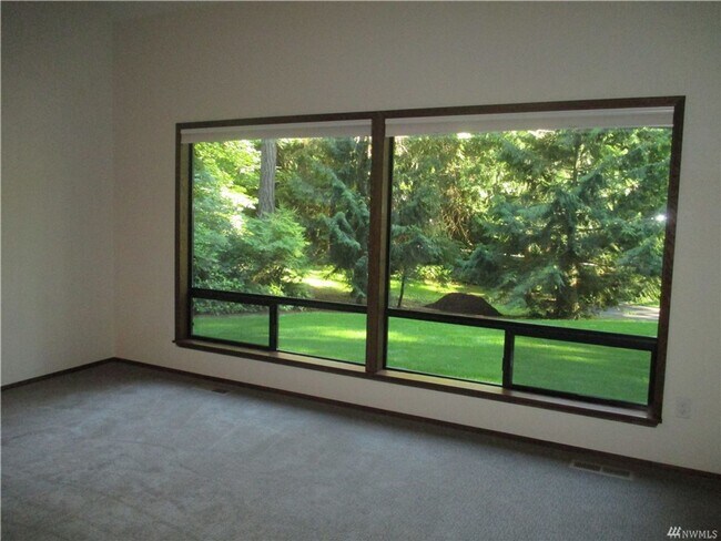 Building Photo - Spacious Bainbridge Island Home