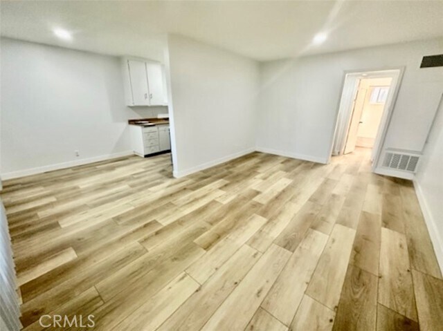 Building Photo - 10215 S 10th Ave