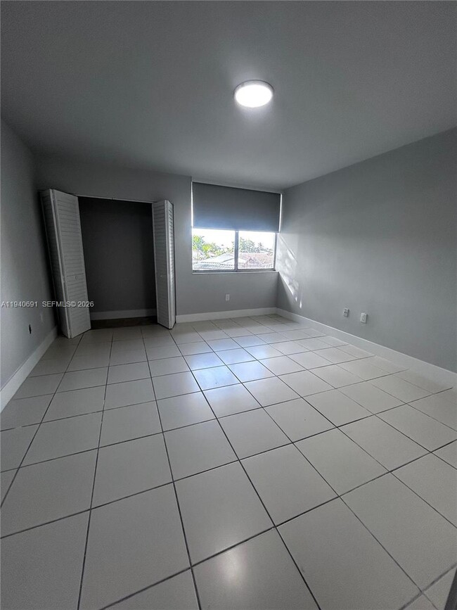 Building Photo - 3820 W 9th Way