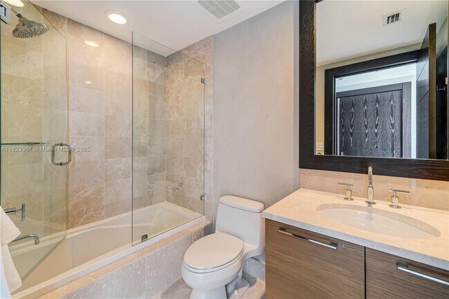 Building Photo - 17001 Collins Ave