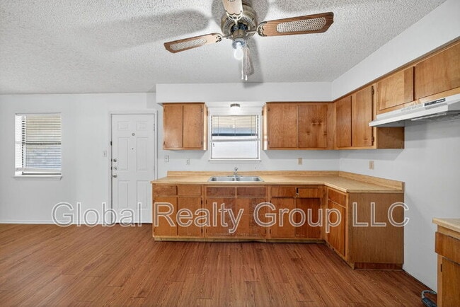 Building Photo - 309 Meadow Dr