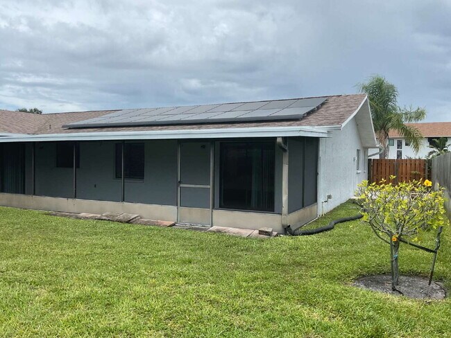 Building Photo - Charming 3-Bedroom Oasis with 2 Full Baths...