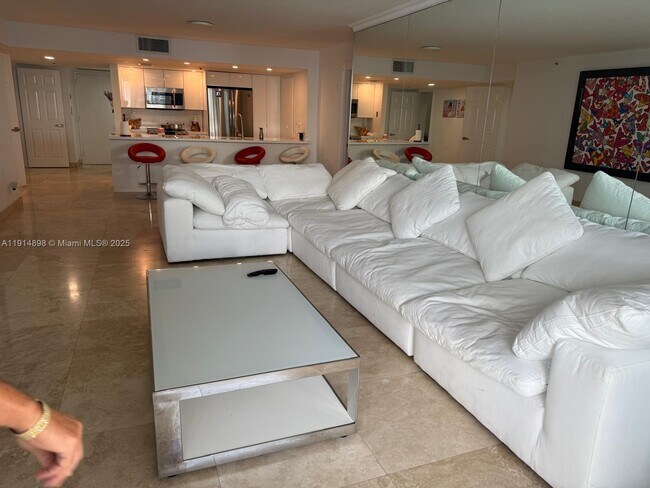 Building Photo - 1717 N Bayshore Dr