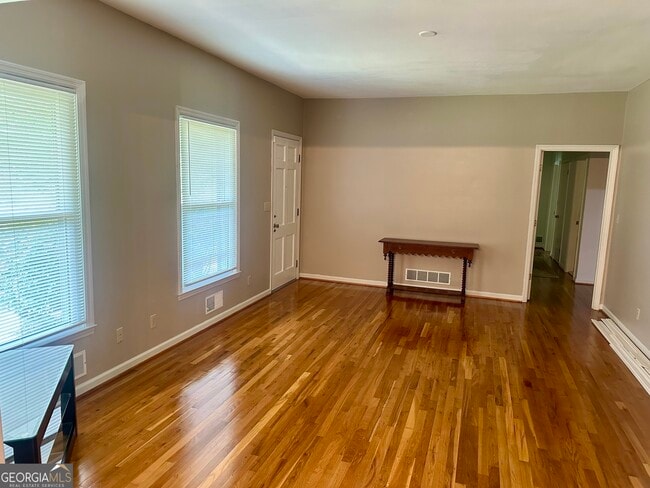 Building Photo - 1375 Zebulon Rd