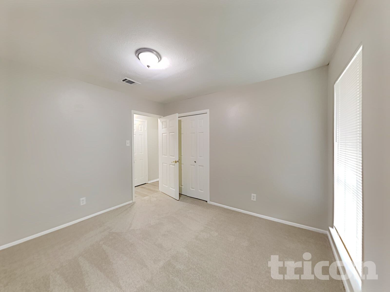 Building Photo - 1110 Poppets Way