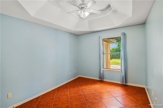 Building Photo - 24 Date Palm St