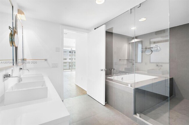 Building Photo - 5875 Collins Ave