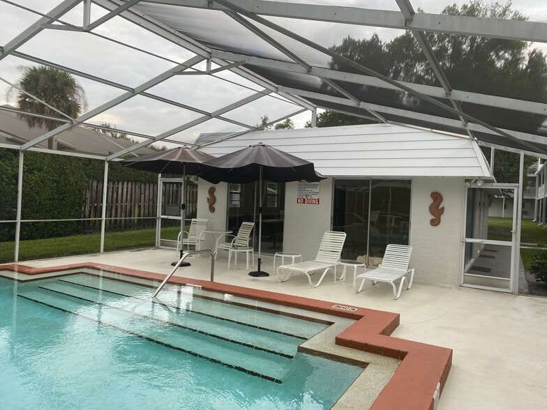 Community clubhouse. - 320 Lakeview St