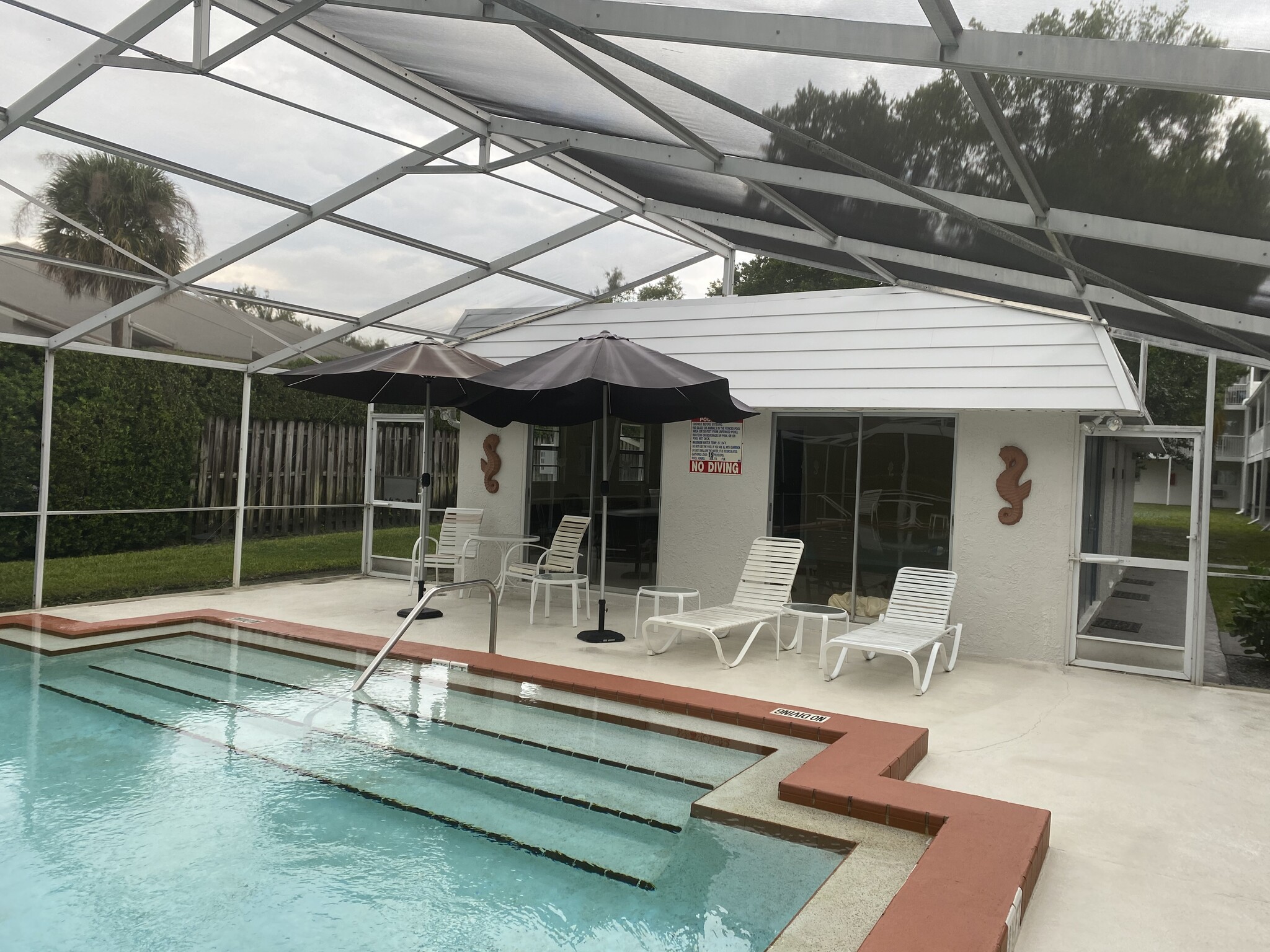 Community clubhouse. - 320 Lakeview St