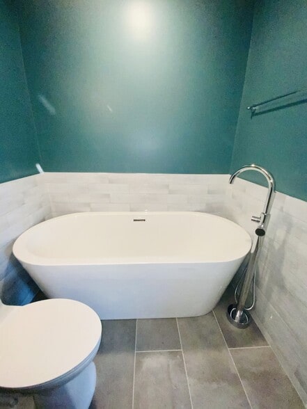 Bath #1 - 4102 Washington Blvd