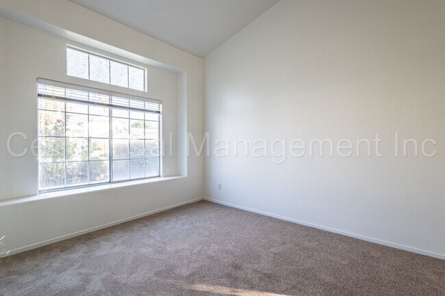 Building Photo - 4 Bedroom/2.5 Bath Home located in RiverLakes - $2645 Per month!