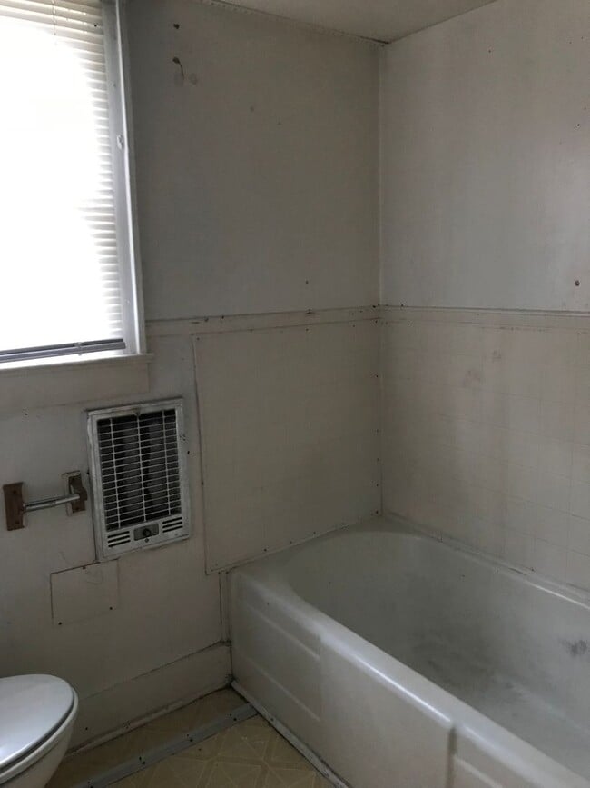 Building Photo - 529 Webster St