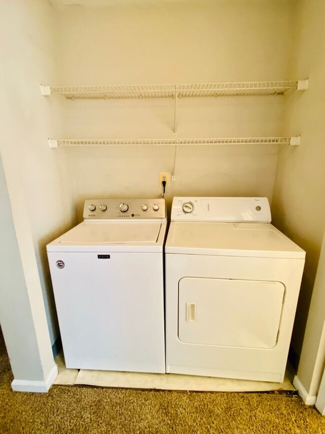 Building Photo - Adorable 3 bdrm/1.5 bath Home Located Clos...