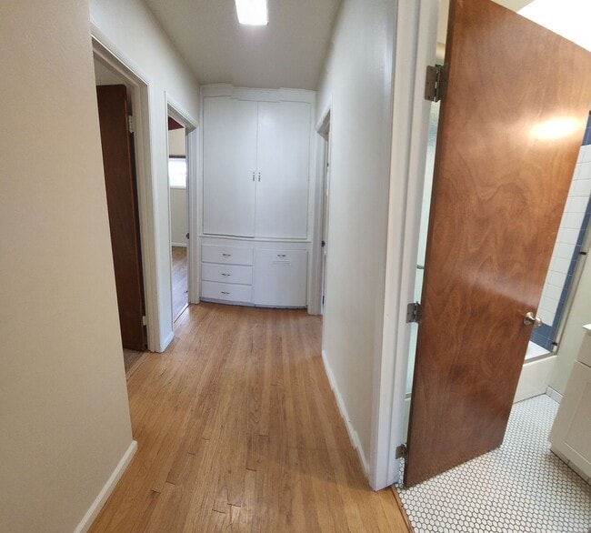 Building Photo - Large 5 Bedroom Home close to Poly Campus!!