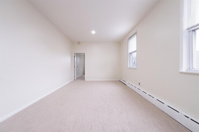 Building Photo - 115 Wolfs Ln