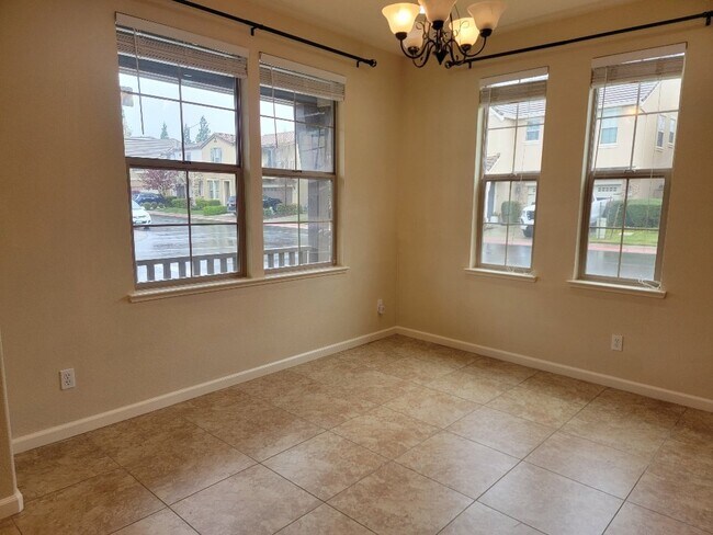 Building Photo - 3 Bedroom 3 bath house with a loft for rent in Folsom in the Parkway.  Solar & 240V Electric Car ...
