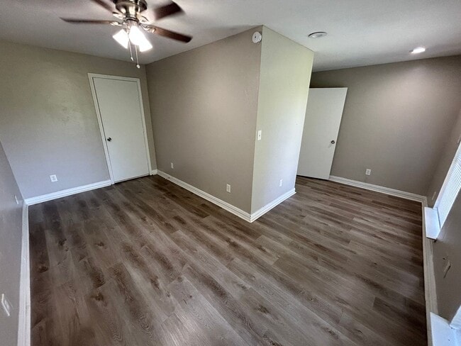 Building Photo - 715 Eastham Ln