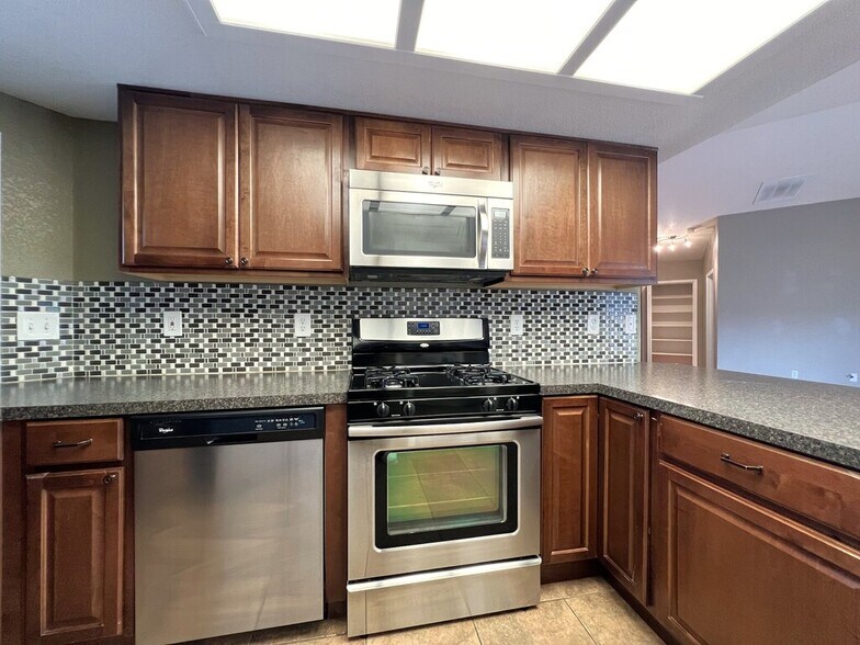 Building Photo - 3098 S Cadet Ln