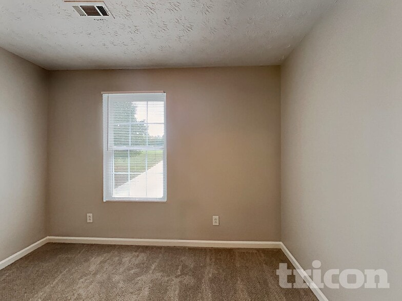 Building Photo - 1124 Patriot Cir