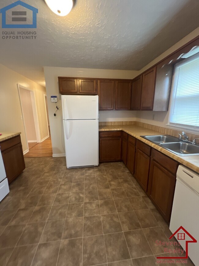 Building Photo - 1340 Hidden Valley Dr